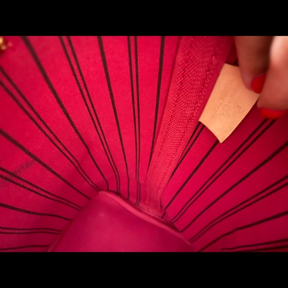 ❌sold❌Louis Vuitton Neverfull MM Pivone Interior! - Picture 7 of 9